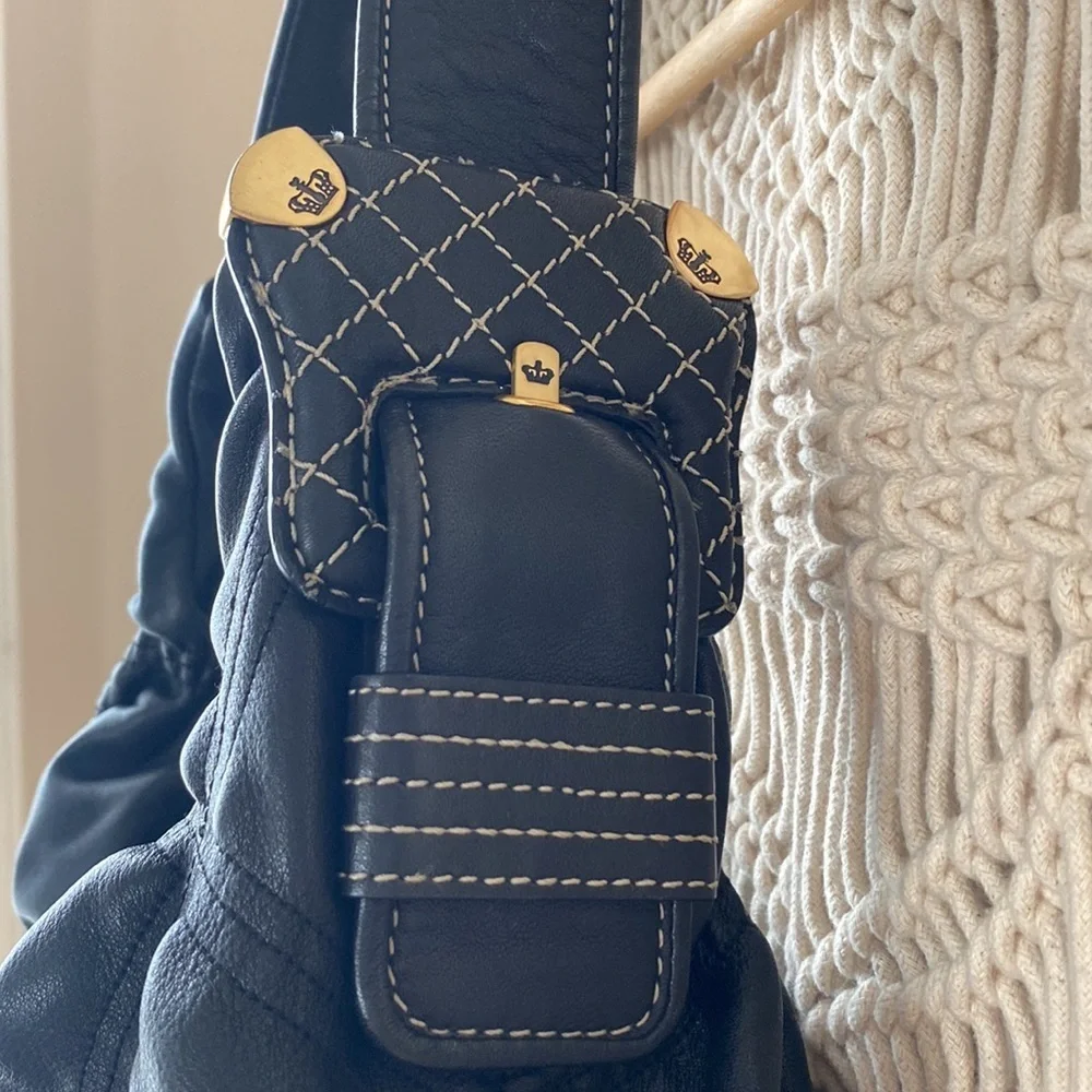 Juicy Couture quilted black shoulder hand bag with wide strap & inner po…